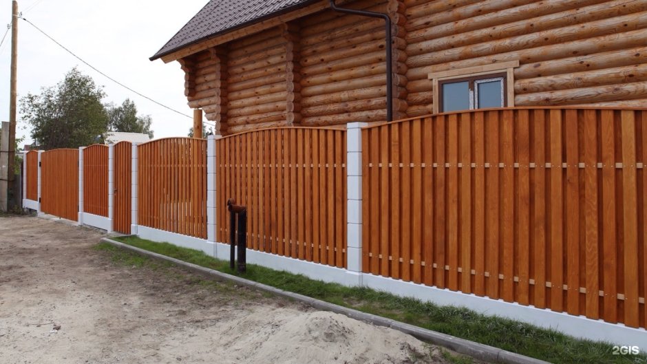 Деревянные столбы для забора