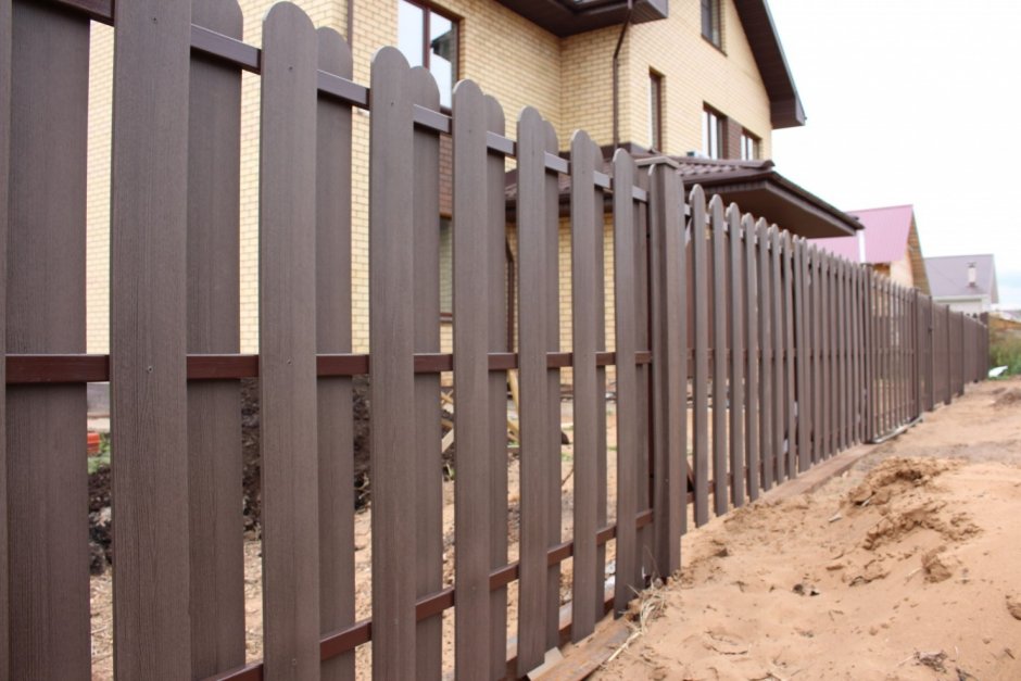 Забор евроштакетник шахматка