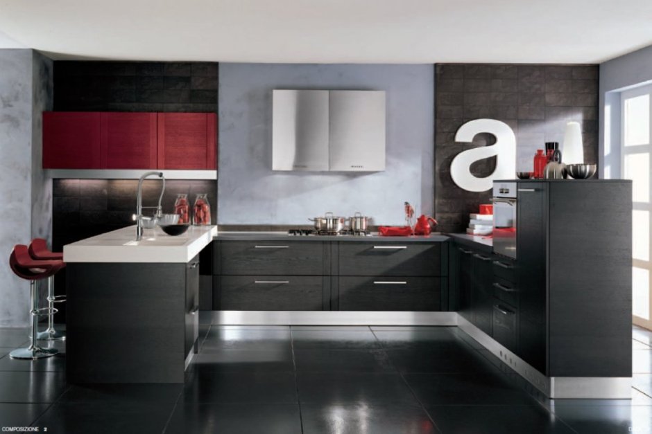 Кухня с черным полом