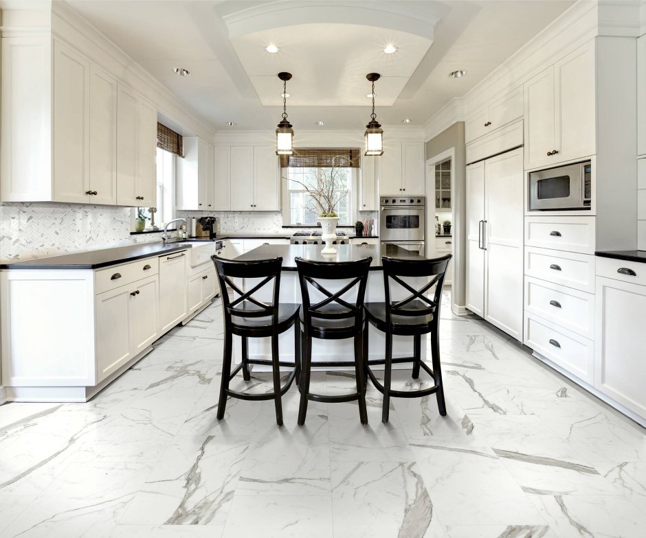 Кухня Неоклассика белая пол белый мрамор