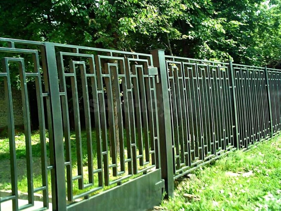 Забор из профилированной трубы