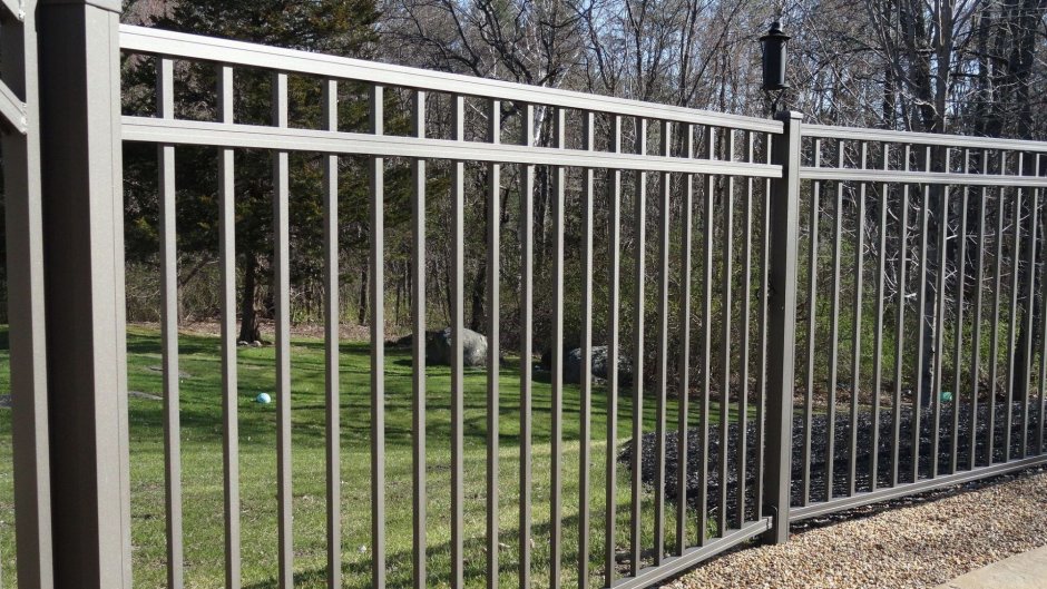 Забор из профильной трубы