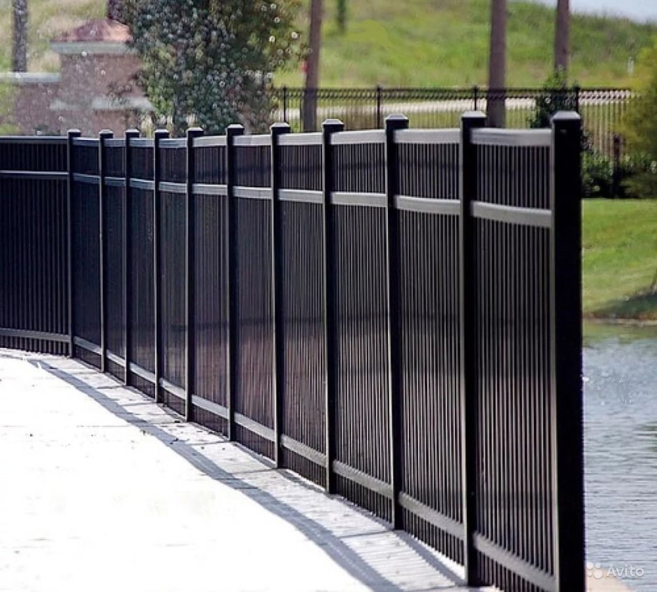 Забор из труб металлических