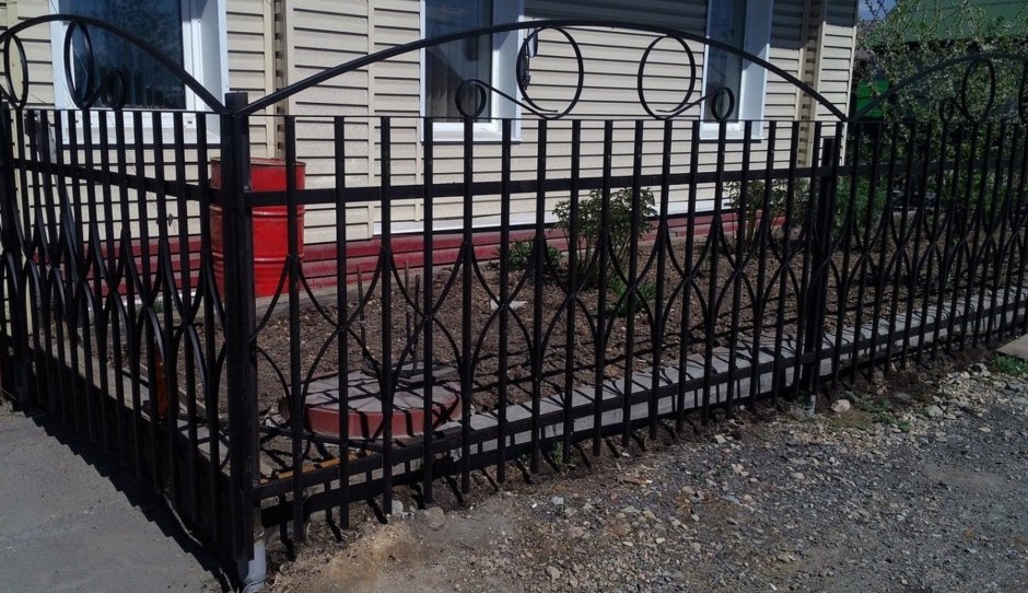 Металлическая ограда для палисадника