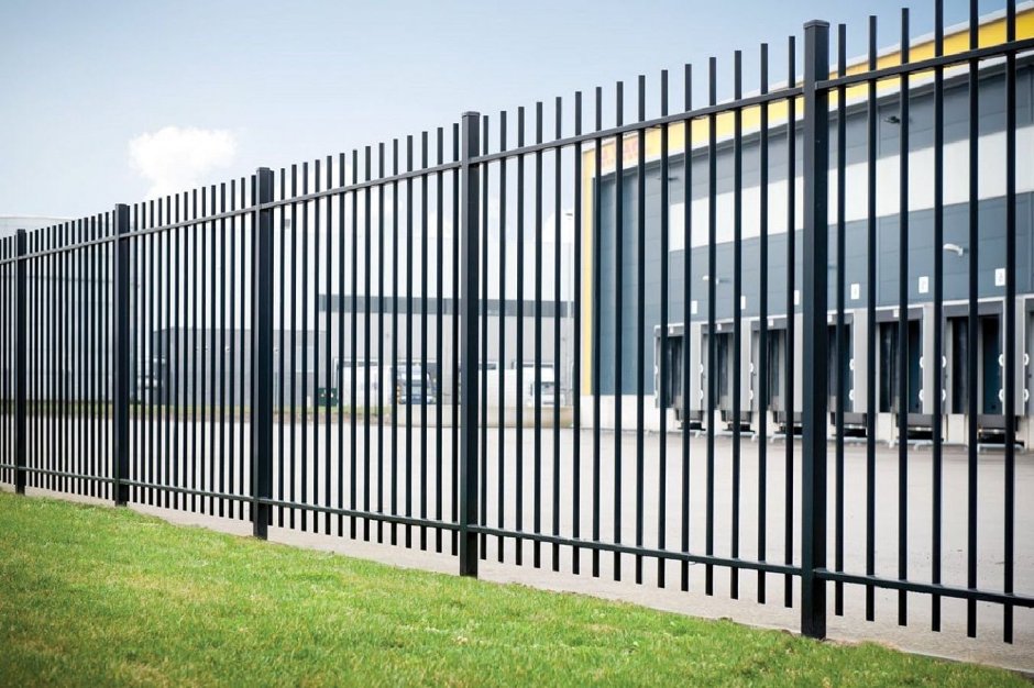 Забор из профтрубы 20х40