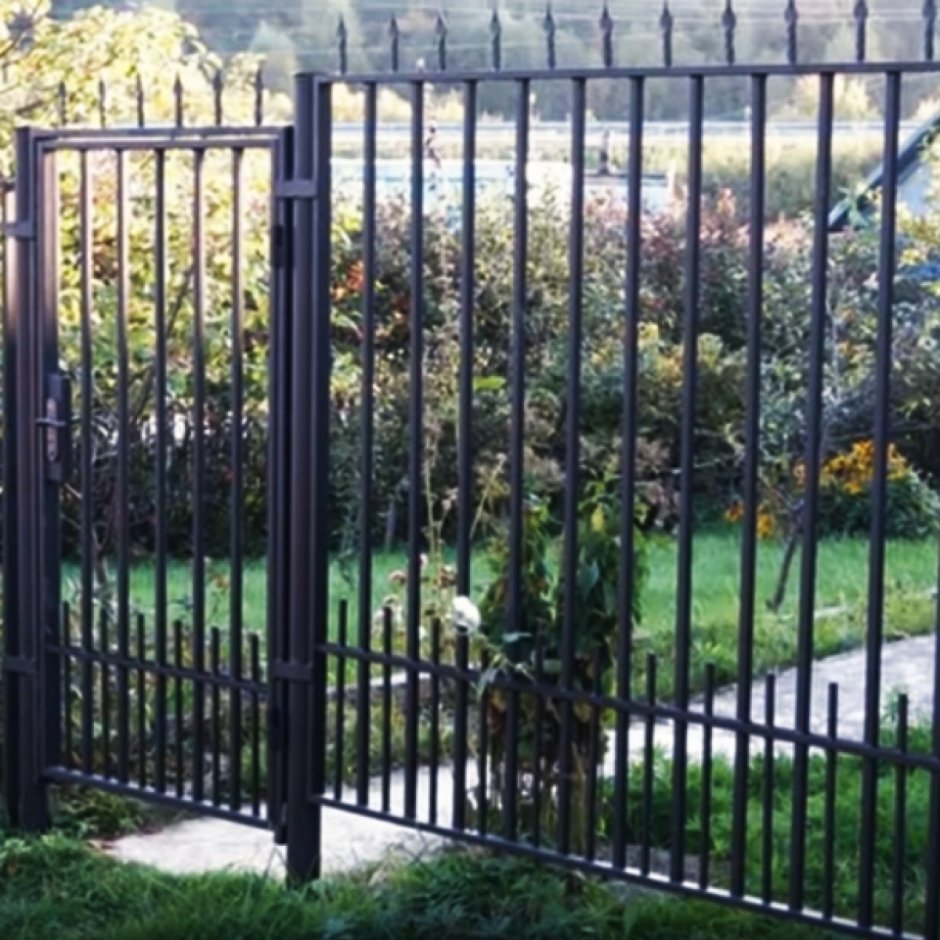 Калитка из прутьев металлических