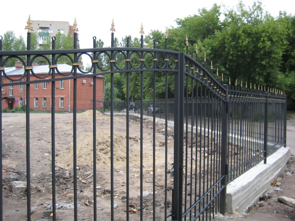 Металлическая ограда