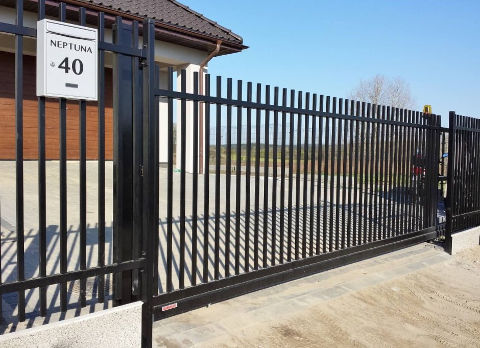 Забор из металла профиля