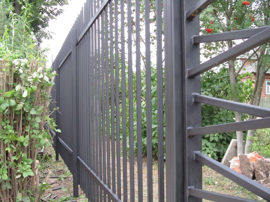 Ограждение из металлического профиля