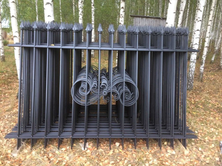 Забор из металлических секций