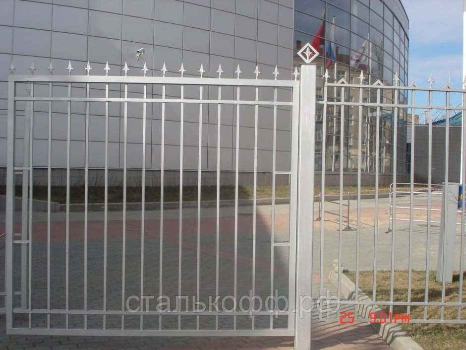 Сварной забор с калиткой 600*600