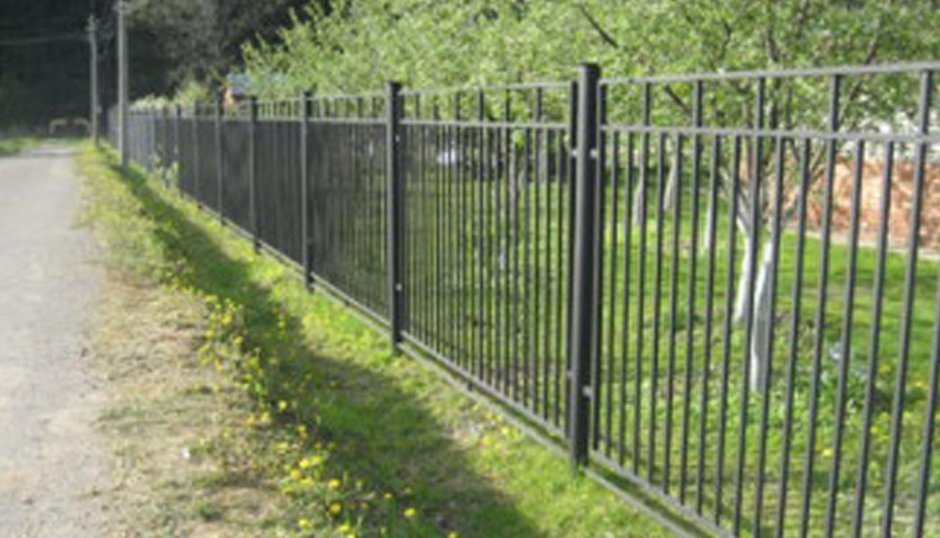 Забор из квадратной трубы 15х15