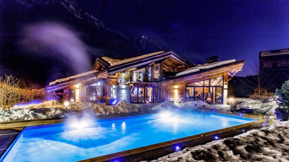 Открытый бассейн в горах Куршавель