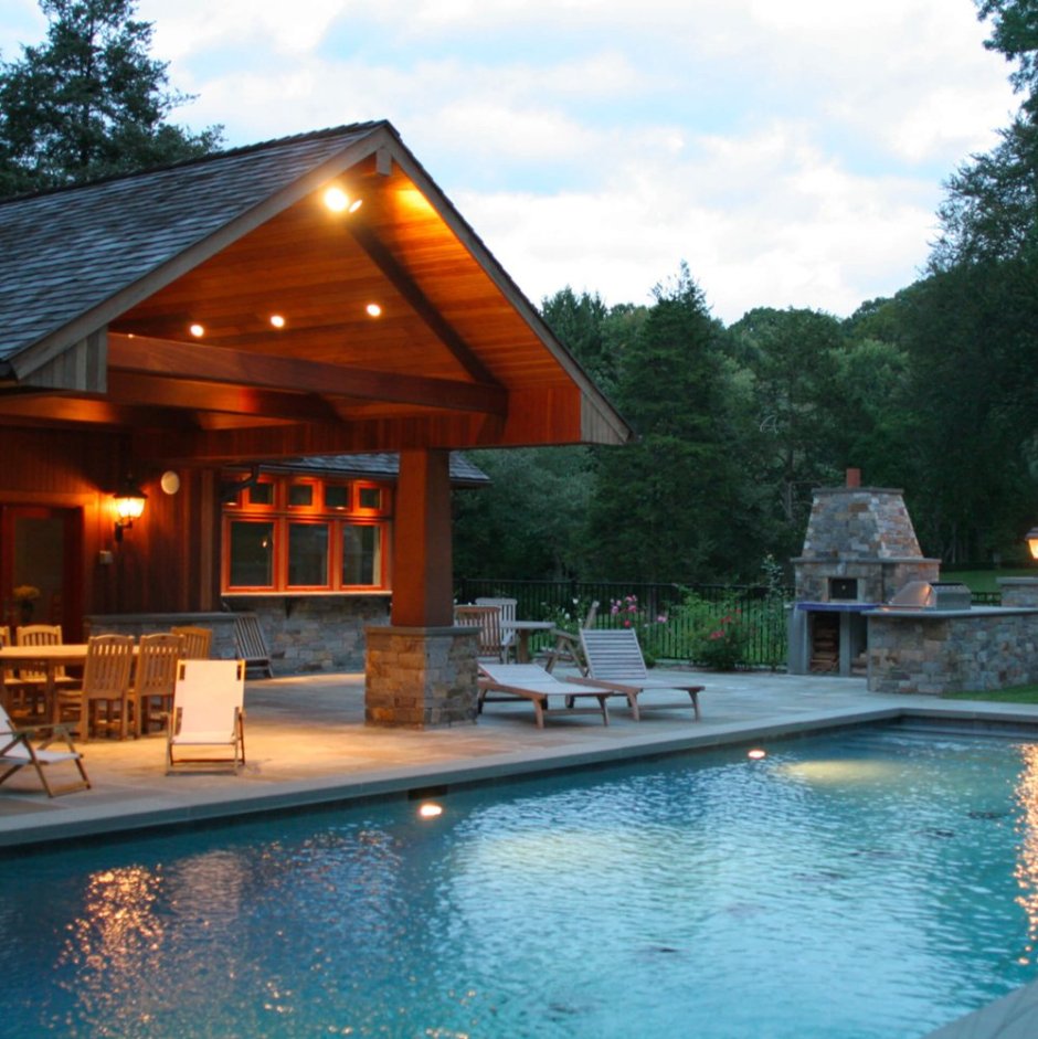 Небольшой домик с бассейном