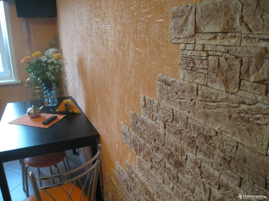Декоративная штукатурка и камень в интерьере