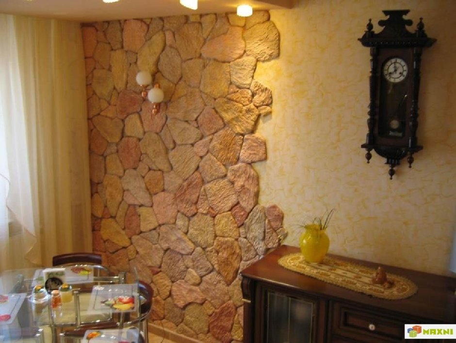 Отделка стен камнем на кухне