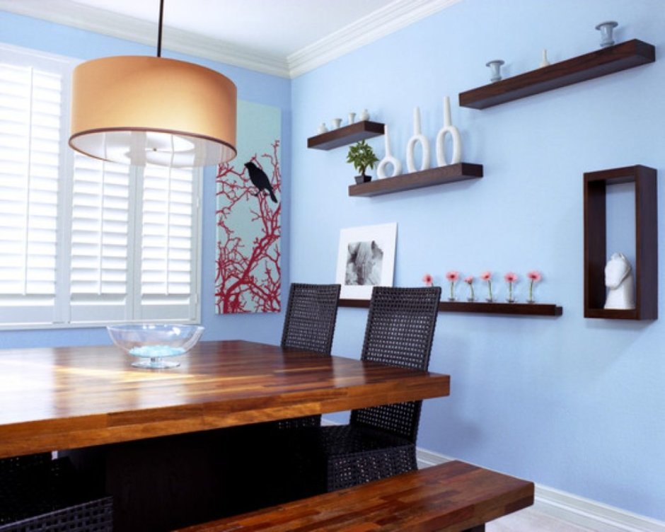 Полочки над кухонным столом