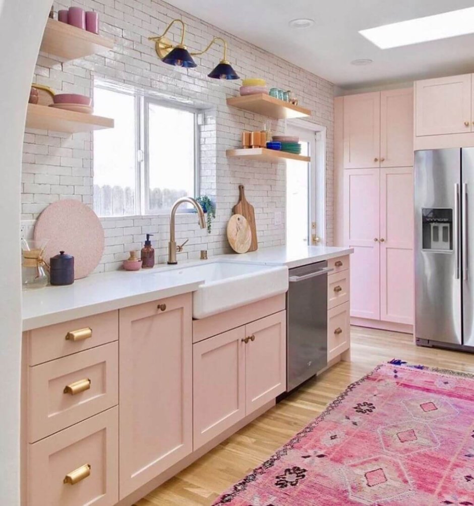 Кухня в розовых тонах