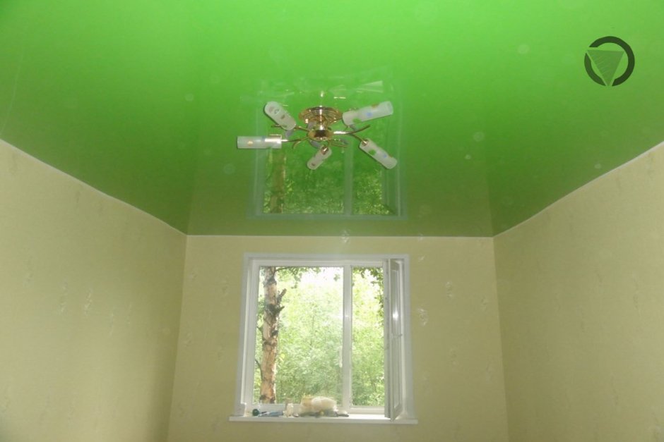 Зеленый цвет натяжного потолка