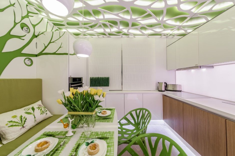 Интерьер кухни с зеленым потолком