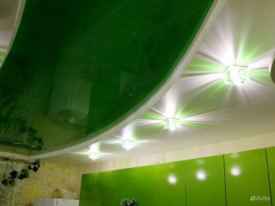 Изумрудный натяжной потолок