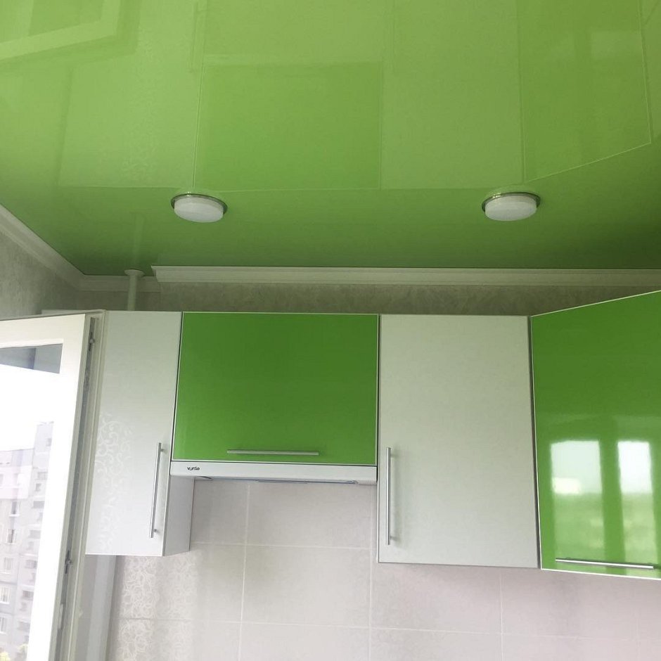 Двухуровневый потолок в кухне зеленый