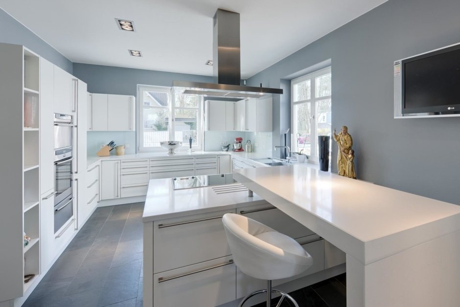 Серые стены на кухне