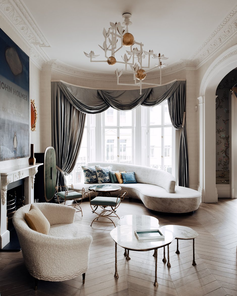 Гостиная с эркером