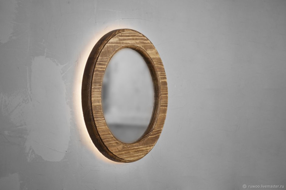 Круглое деревянное зеркало с подсветкой