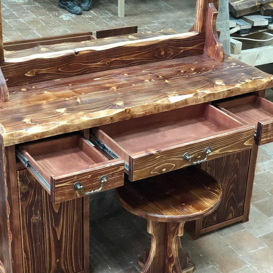 Трюмо из дерева