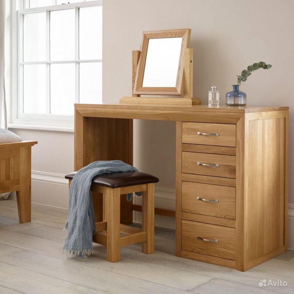 Туалетный столик из массива