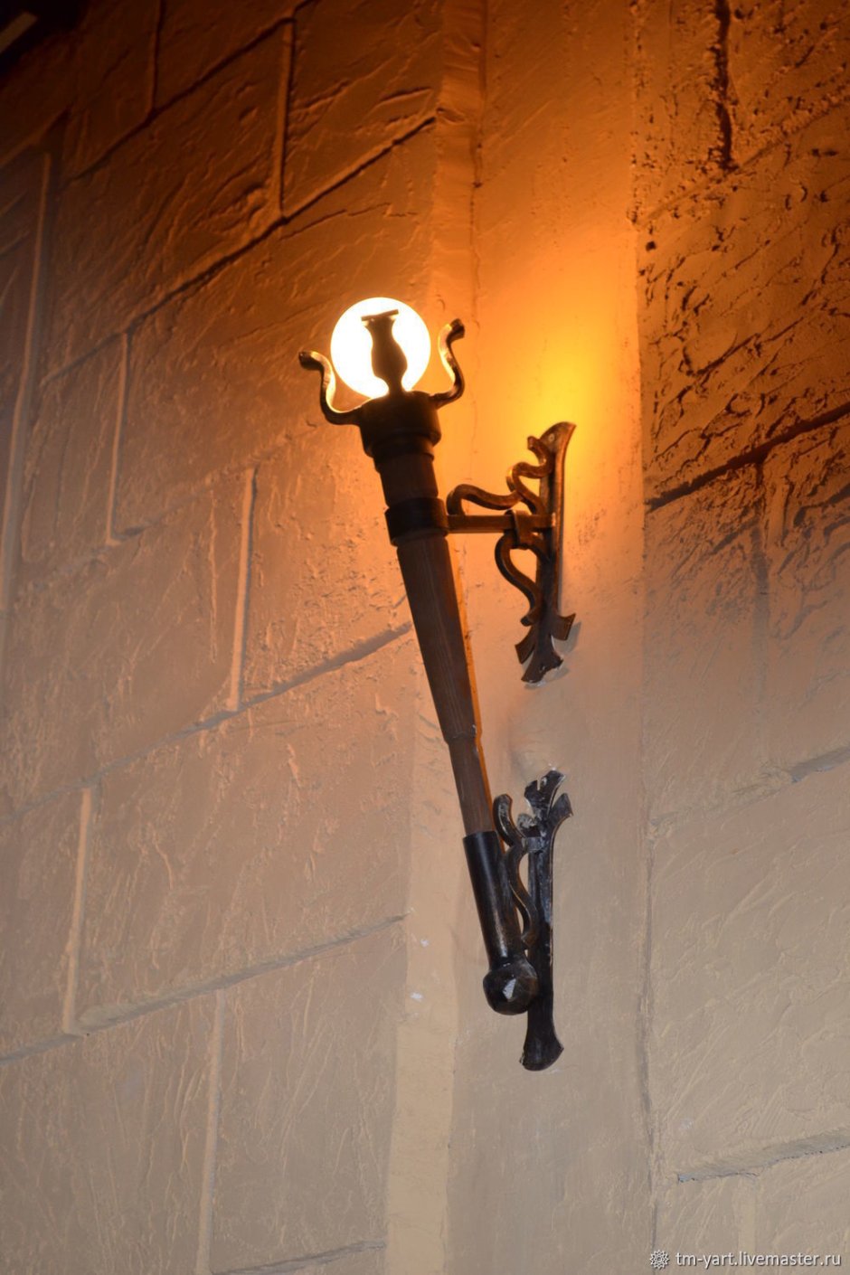 Кованый факел бра