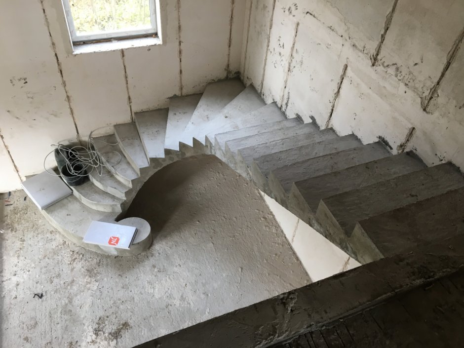 Бетонная лестница монолит