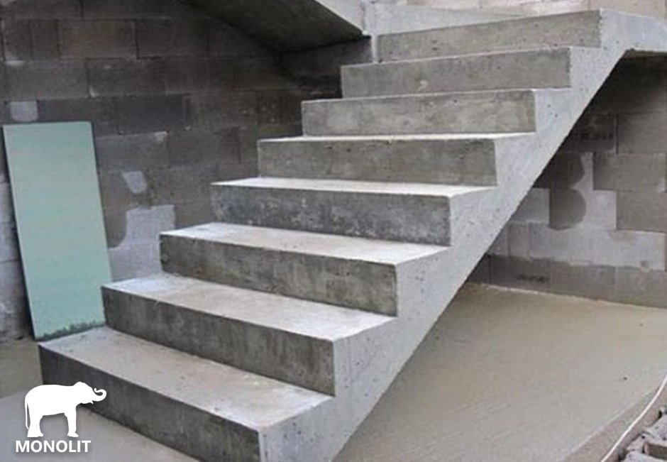 Бетонная лестница монолит