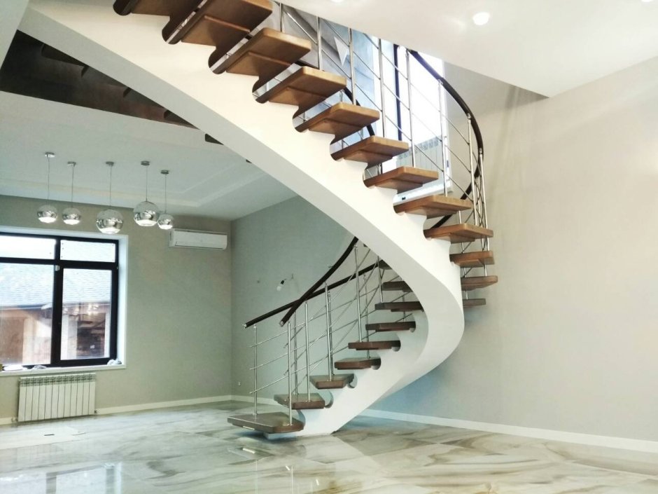 Бетонная лестница на монокосоуре