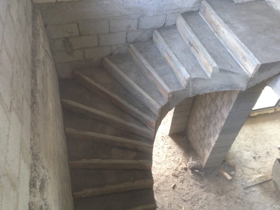 Бетонные лестницы в частном