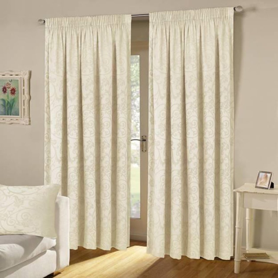 Шторы в кремовых тонах