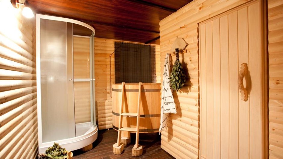 Дверь в предбанник