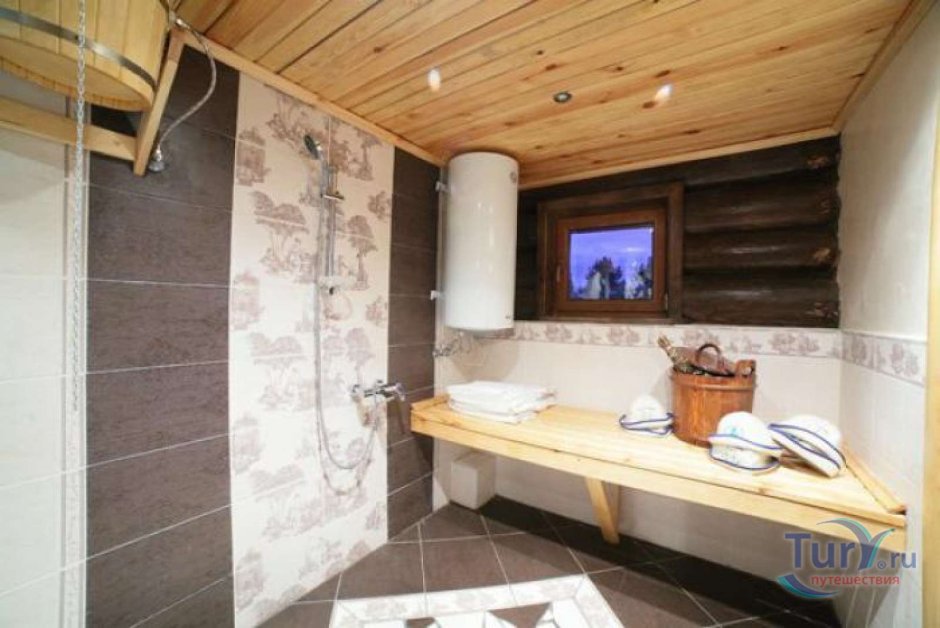 Плитка в моечной бани на деревянный