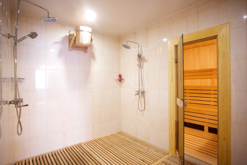 Душевая в помывочной в бане