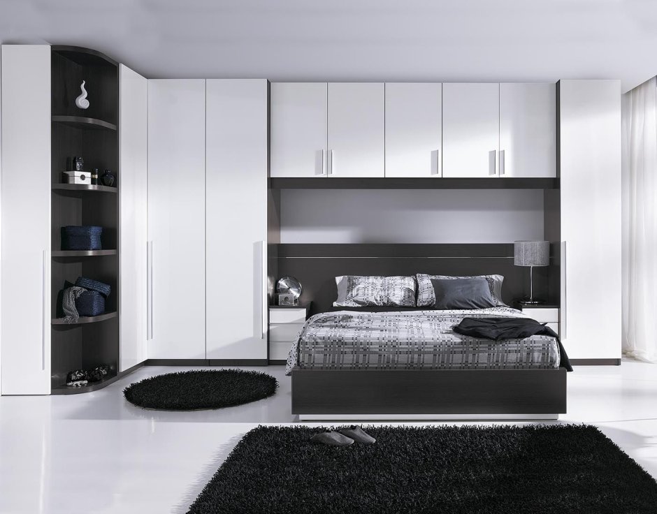 Спальный гарнитур кровать между шкафами