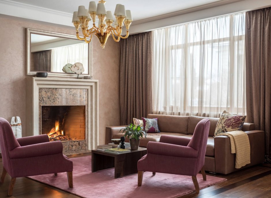 Гостиная с камином в коричневых тонах