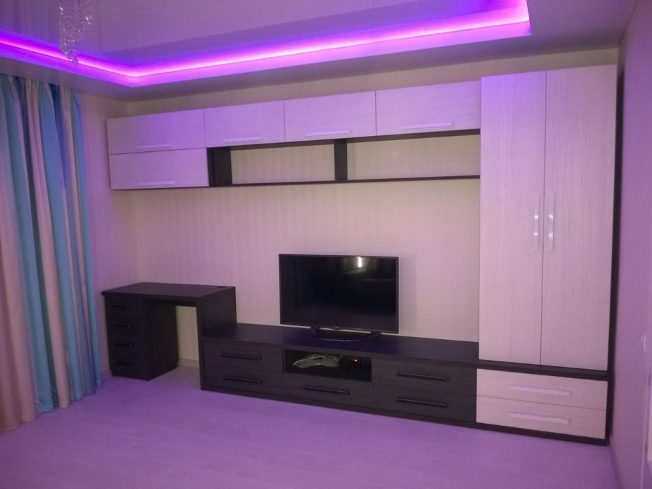 Стенка в зал с компьютерным столом