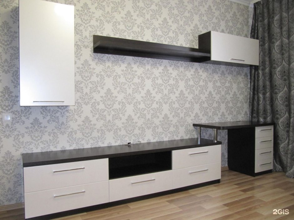 Горка в гостиную с компьютерным столом