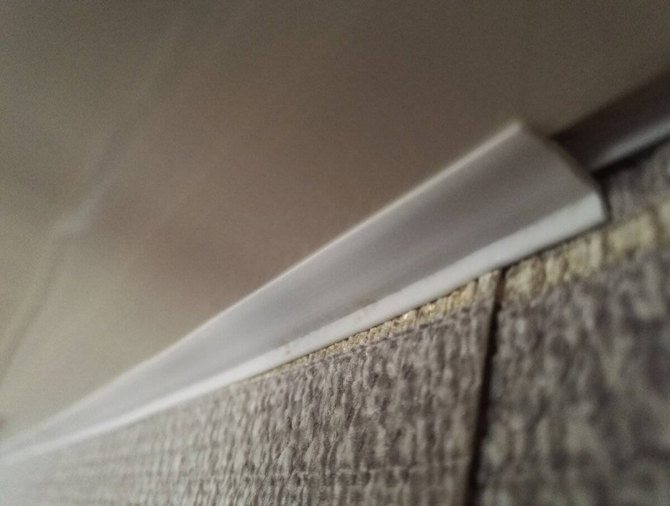 Вставка для натяжного потолка