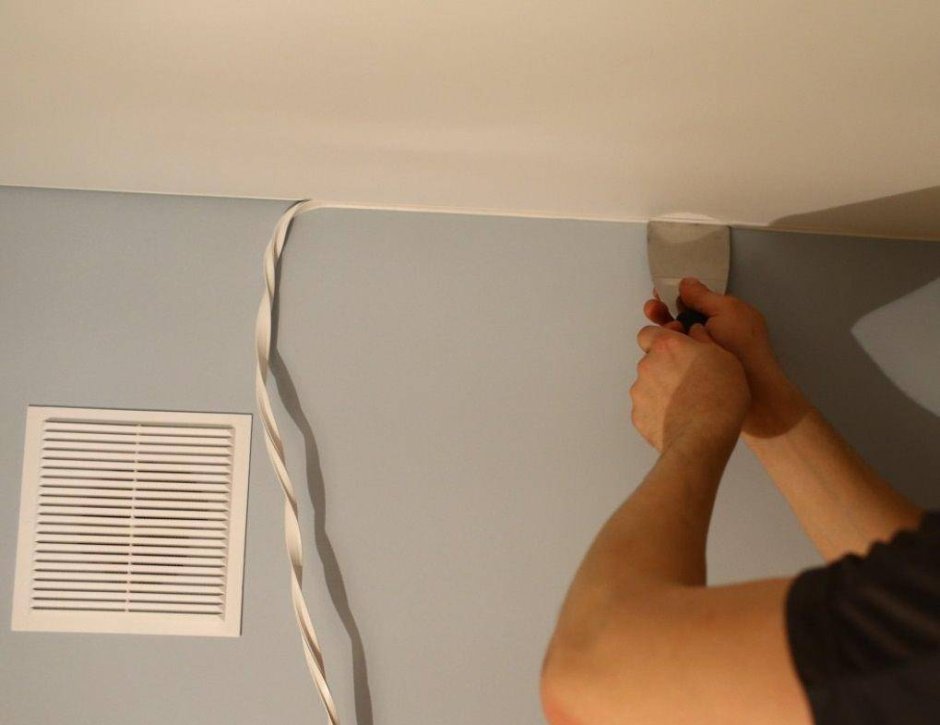 Стык потолка и стены