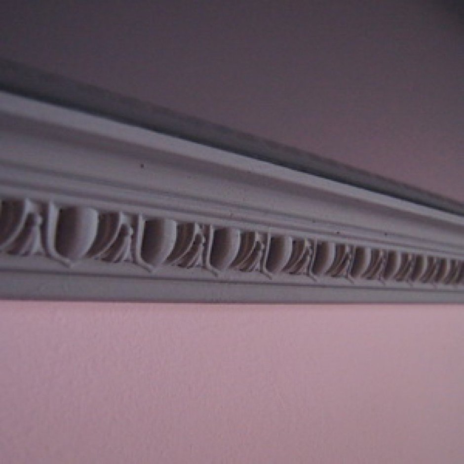 Резиновый плинтус для натяжных