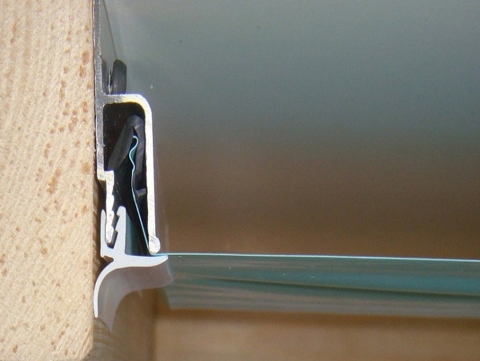 Профиль гарпун для натяжных потолков