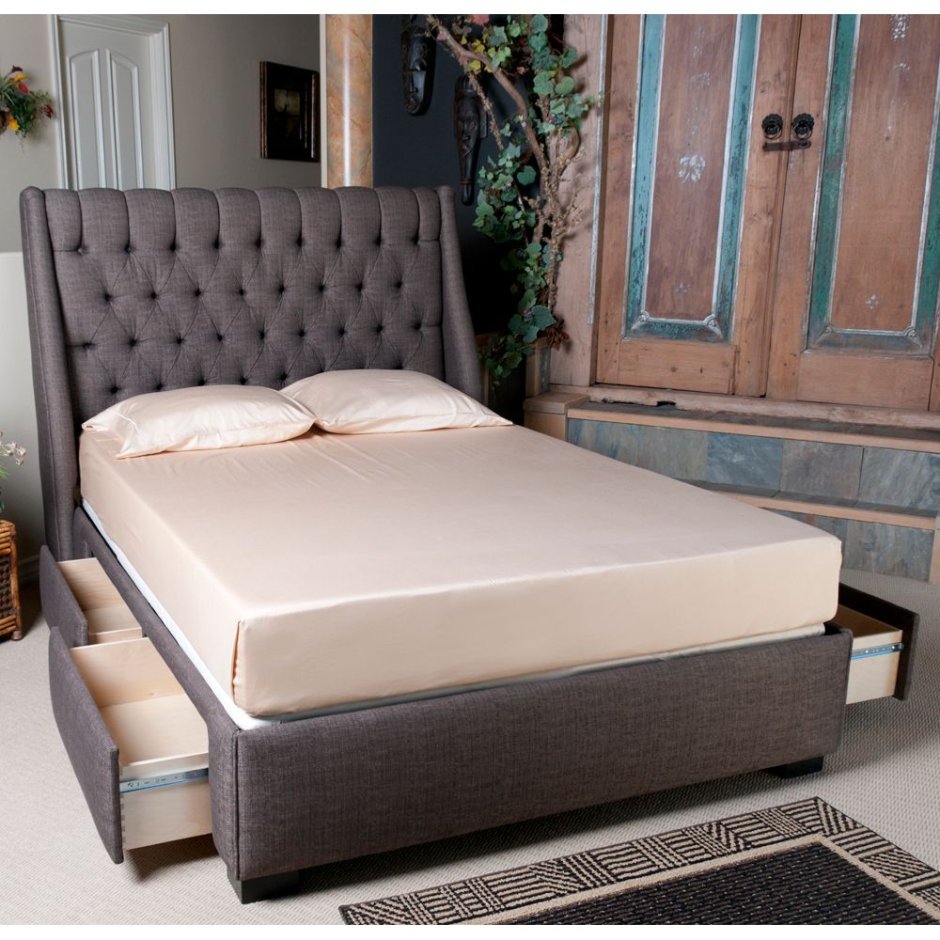 Кровать двуспальная мягкая обивка