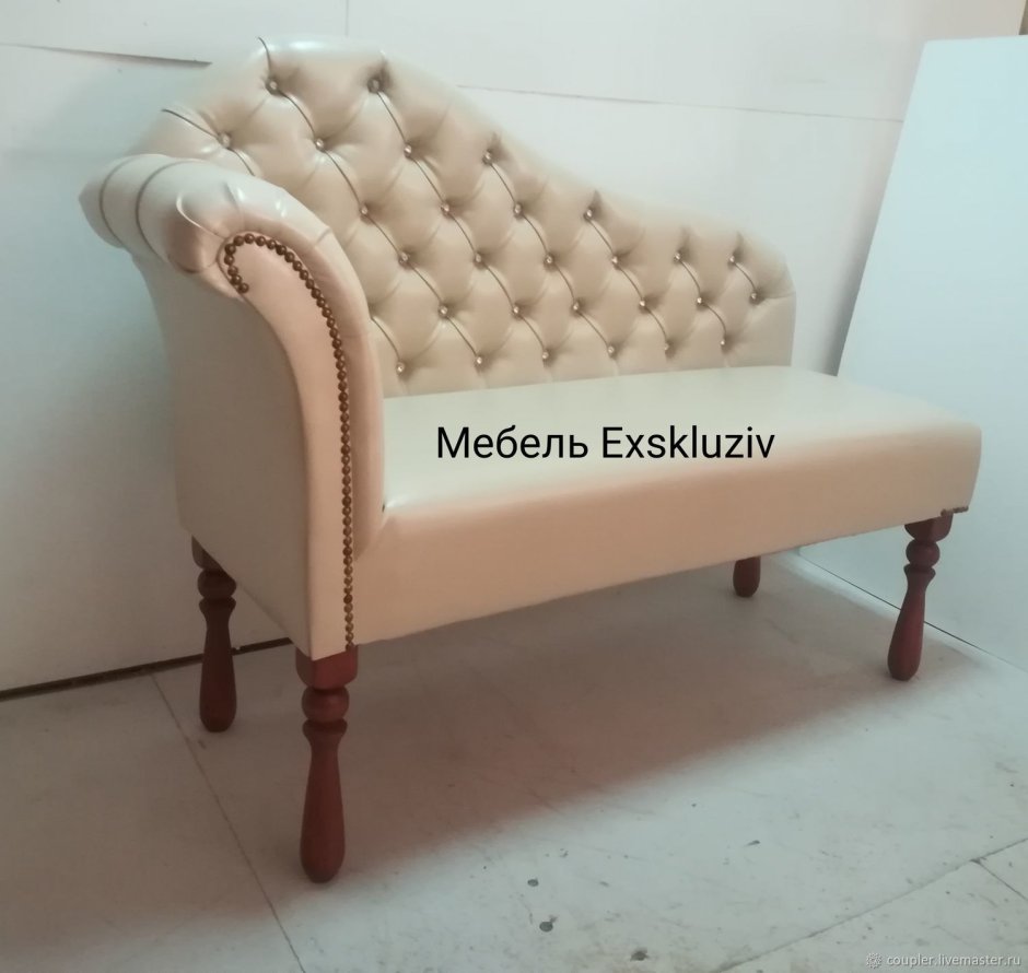 Маленький диванчик в прихожую